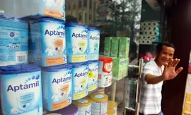 Tiếp viên hàng không có nhiều cách kiếm lời từ hàng xách tay