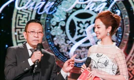 Jennifer Phạm diện váy xuyên thấu, quyến rũ bên MC Lại Văn Sâm 