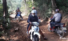 Đoạn đầu, đường sá tương đối bằng phẳng, dễ chạy, nhưng càng vào sâu thì càng khó đi, bởi nhiều đoạn đường hẹp, sình lầy, nhão nhoẹt, bánh xe trơn trượt.