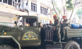 Binh chủng Hóa học tiến hành tẩy độc tại Công ty Rạng Đông