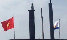 Uy nghiêm lễ thượng cờ trên tàu ngầm Kilo Hà Nội