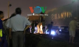 Lực lượng chức năng tiến hành khám nghiệm hiện trường, điều tra vụ tai nạn