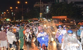 TP HCM thí điểm cho xe máy được đi vào làn ô tô