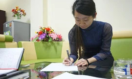 Cô giáo Thuỳ Linh bị sa thải sau hơn 2 tháng thử việc tại trường Thanh Xuân Nam. Ảnh: Lê Hoàng.