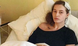 Iga Jasica tỉnh táo sau ca phẫu thuật não - Ảnh chụp từ YouTube