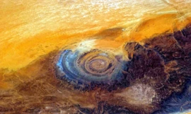 Cấu trúc Richat có hình dạng rất giống mắt người. Ảnh: Breathforlifetoday.