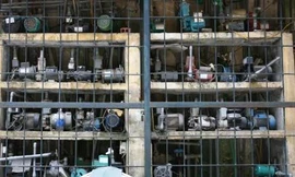 Kỳ lạ cả khu tập thể làm chuồng “nhốt” máy bơm