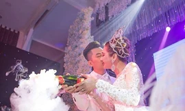 Khoảnh khắc Lâm Khánh Chi đẹp như thiên thần trong váy cưới trắng muốt