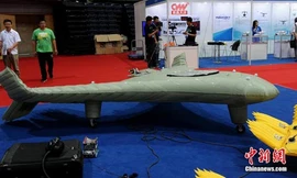 Một chiếc UAV màu xám được giới thiệu tại Triển lãm hồi tháng trước. Ảnh: China News.