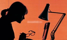 Căn bệnh phổ biến hiện nay là thức khuya thiếu ngủ 