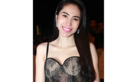 Thủy Tiên nóng bỏng với đầm ren xuyên thấu