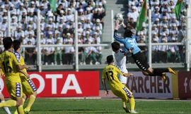 Hà Nội FC kiên cường bảo vệ thành quả trên sân của Á quân Altyn Asyr. Ảnh: AFC