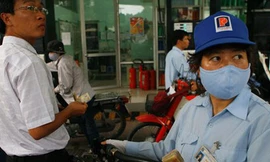 Giảm giá dầu từ 17h chiều nay, xăng giữ nguyên