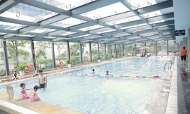 Các bể bơi Vinhomes được đầu tư xây dựng hiện đại, đạt tiêu chuẩn Resort và là điểm đến yêu thích của cư dân mỗi dịp hè về