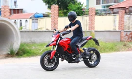 Johnny Trí Nguyễn tậu xe Ducati giá hơn 400 triệu