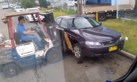 Ôtô đỗ sai bị dịch chuyển bằng xe nâng hàng