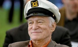 Hugh Hefner - tổng biên tập tạp chí Playboy.