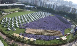 Ông chủ hào phóng nhất thế giới: tặng nhân viên 1.260 chiếc xe và 400 căn hộ