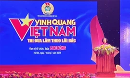 Đồng chí Trương Thị Mai phát biểu tại buổi lễ tôn vinh.