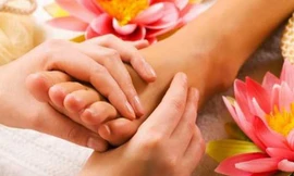 Tuyệt chiêu chăm sóc bàn chân ngày hè
