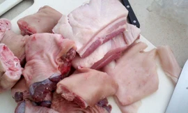 Chân giò hầm nấm thơm lừng béo ngậy tốt cho da