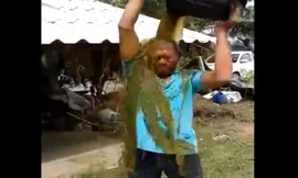 Màn thách thức “dội nước” gây hoảng sợ