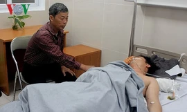 Thầy giáo Tiến đã qua cơn nguy kịch sau ca mổ hơn 4 tiếng đồng hồ.