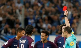 Neymar phải nghỉ trận gặp Nice vì tấm thẻ đỏ mới nhận. Ảnh: DS.