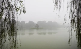 Hạt mưa phùn thường chỉ cỡ khoảng 1 milimét, và sà xuống đất thong thả hơn nhiều.