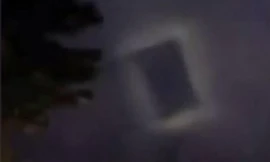 Vật thể hình chữ nhật bay lơ lửng trên bầu trời thành phố Tế Nam, Trung Quốc (Ảnh: Dailymail)