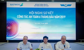Ông Đinh Việt Thắng, Cục trưởng Cục HKVN (chính giữa) chủ trì buổi Hội nghị