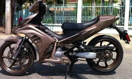 Ngoài ra, pô xe cũng đươc thay mới bằng kiểu pô ngắn, cụt phong cách Taylormade.