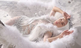 Phương Linh hoá thân thành thiên thần tóc trắng 