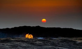 Nghề đào muối ở cổng địa ngục nóng nhất thế giới