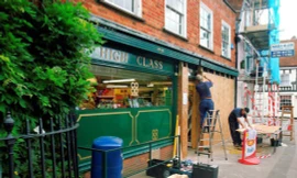 Các nhà khảo cổ khai quật "kho báu trung cổ" mà băng trộm đã vô tình mở lối vào - ảnh: LIVE SCIENC