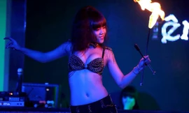 Nụ cười luôn thường trực trên môi. 