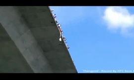 Nam thanh niên treo cổ lơ lửng ở cầu Bãi Cháy