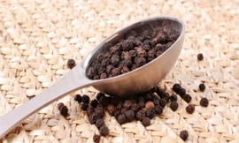 Mách bạn bài thuốc từ hạt tiêu đen chữa bệnh