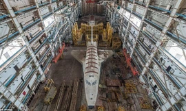 Bên trong nhà chứa xác tàu con thoi của Liên Xô