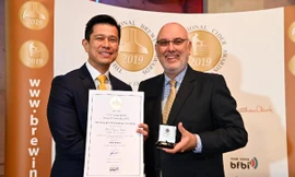 Ông Bennett Neo – Tổng Giám đốc SABECO nhận giải thưởng danh giá