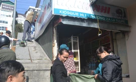 Cưỡng chế tháo dỡ ki ốt dựng trái phép trước Thương xá Latulipe