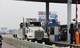  Chiếc xe cứu hộ "khủng" xuất hiện tại BOT quốc lộ 5. (Ảnh: Tùng Lâm)