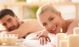 Tinh dầu có khả năng bất ngờ với chuyện phòng the là làm tăng ham muốn. Ảnh: Bollywoodshaadis.com