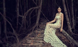 Gái quê Lê Thị Phương mặc đồ xuyên thấu, hở bạo giữa rừng