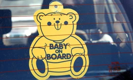 Miếng sticker cho biết trên xe có trẻ em. Ảnh: Alamy.