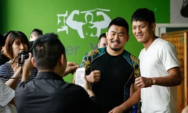 Flores để ảnh Từ Hiểu Đông kèm lời khiêu chiến trên Facebook.