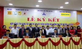 Cùng với Nam A Bank, đơn vị thi công cho dự án trọng điểm này gồm liên doanh Tập đoàn đầu tư: Tập đoàn Phúc Lộc – Xây dựng miền Trung – Cường Thịnh Thi cùng Doanh nghiệp dự án (Công ty Cổ phần Đầu tư BOT Lào Cai – Sa Pa).