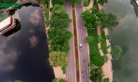 Vẻ đẹp bất ngờ của con đường thơ mộng nhất Hà Nội