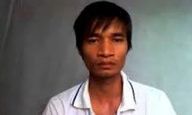 Hình tượng thường thấy của Nguyễn Đức Hậu với danh xưng ca sĩ Lệ Rơi trong các clip gây sốt. 