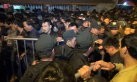 Xin ấn đền Trần, người dân cầu mong gì